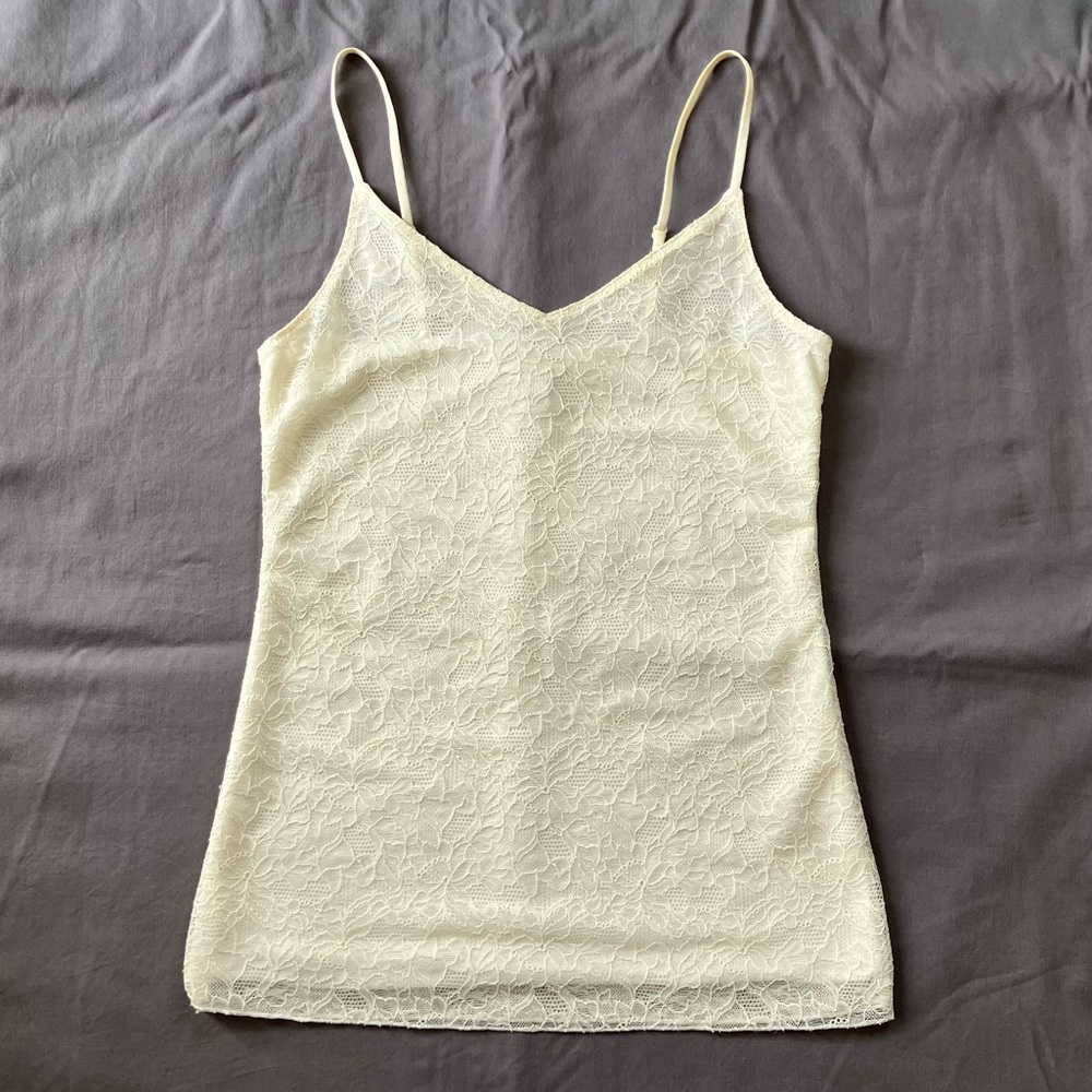Banana Republic Lace camisole with adjustable straps, lined, cream
